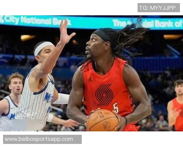 八村压哨三分绝杀后迅速退场被队友抓回现场引发笑声 八村压哨三分绝杀后迅速退场被队友抓回现场引发笑声