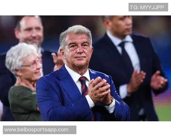 拉波尔塔宣布诺坎普第三层看台下赛季初将可容纳27000名球迷 拉波尔塔宣布诺坎普第三层看台下赛季初将可容纳27000名球迷