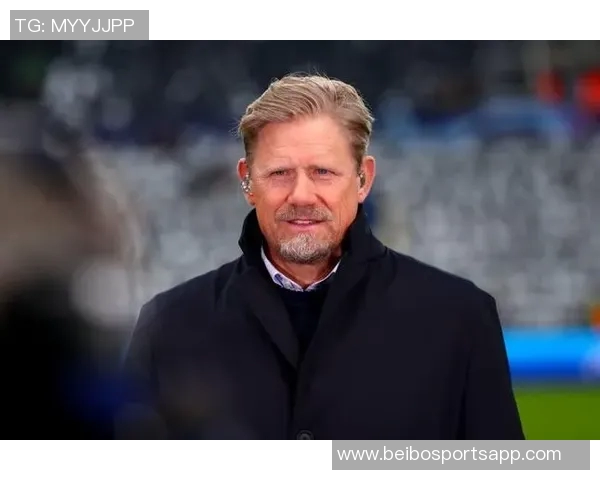 英媒报道小舒梅切尔赛前发现球门高度异常紧急调整确保比赛顺利进行